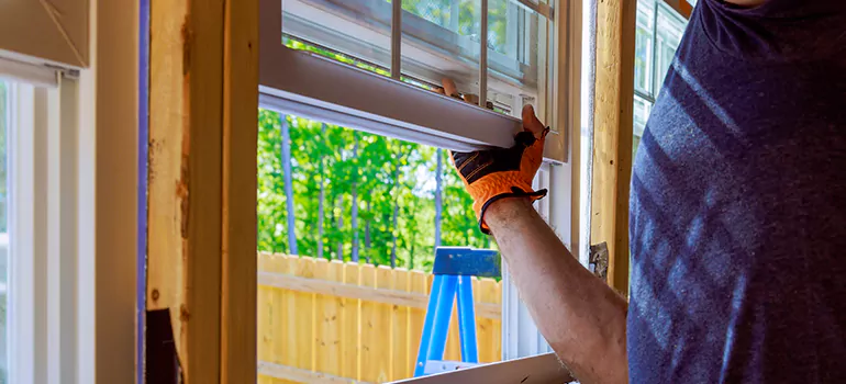 >Bay Window Curtain Rail Track in Northdale, FL